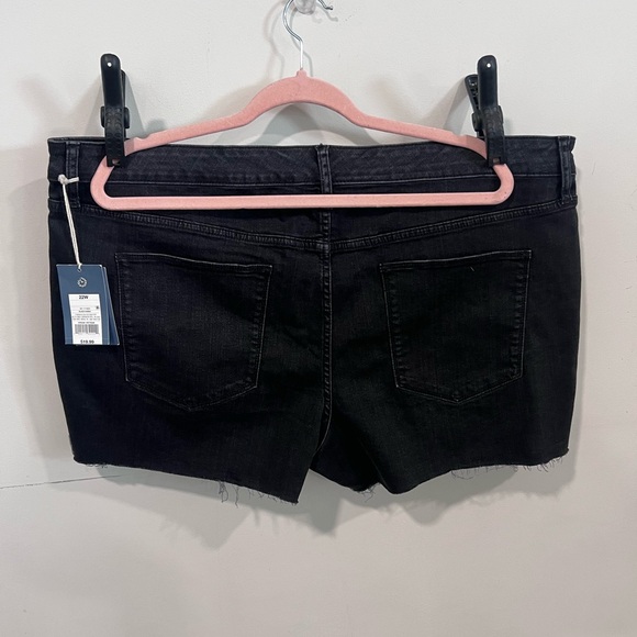 Universal Thread Shorts - Picture 2 of 4